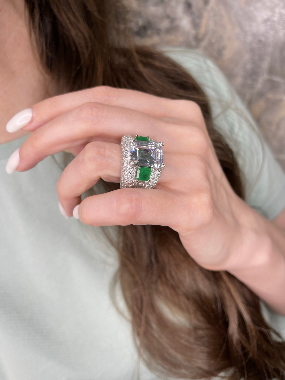 Кольцо широкое с багетным камнем