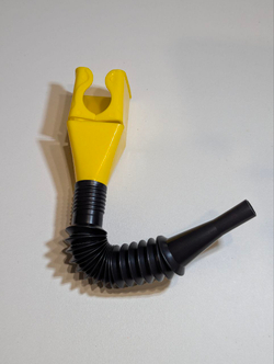 Насадка непроливайка с гибким наконечником воронка заправочная складная для масла и топлива (Желтая)