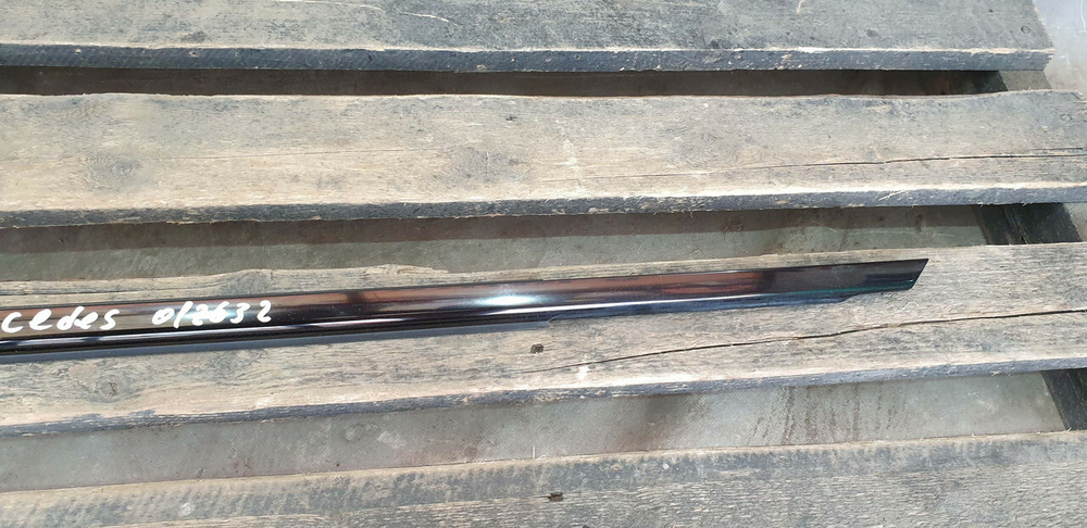 Молдинг двери передней левой Mercedes E (W213) 16-нв Б/У Оригинал A2137209504