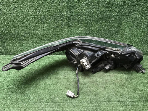 Битая Фара левая Toyota Fortuner 2 (2015-2020) LED