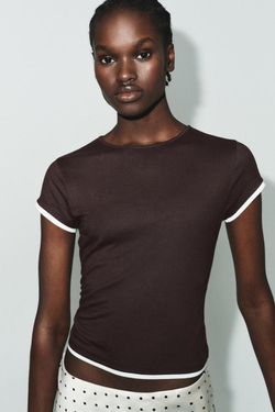 ZARA ФУТБОЛКА С КОНТРАСТНЫМИ ДЕТАЛЯМИ, ШОКОЛАДНЫЙ