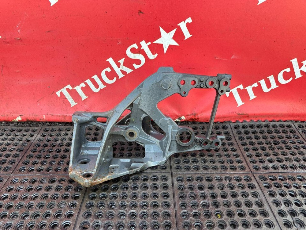 Кронштейн рессоры передней правый 2019г.