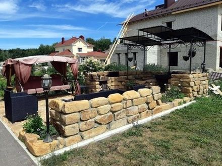 Stone for masonry walls and fences