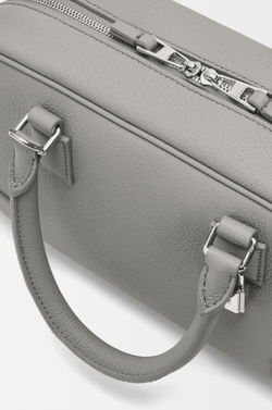 Loewe Сумка Amazona 23 из мягкой зернистой телячьей кожи, жемчужно-серый