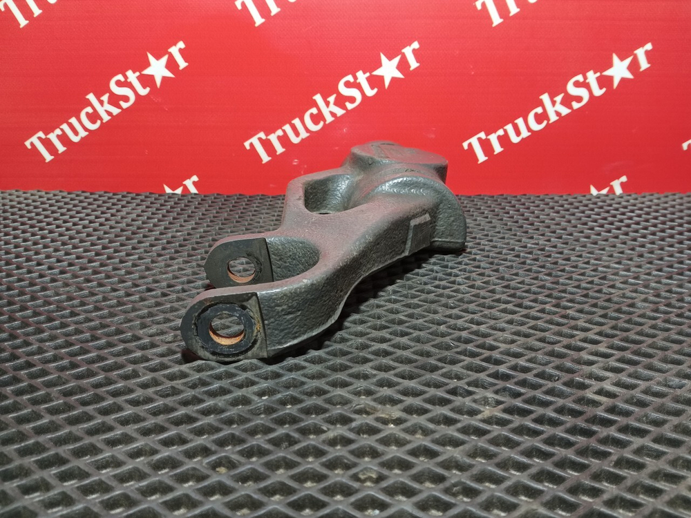 Кронштейн амортизатора переднего правый 2018г.