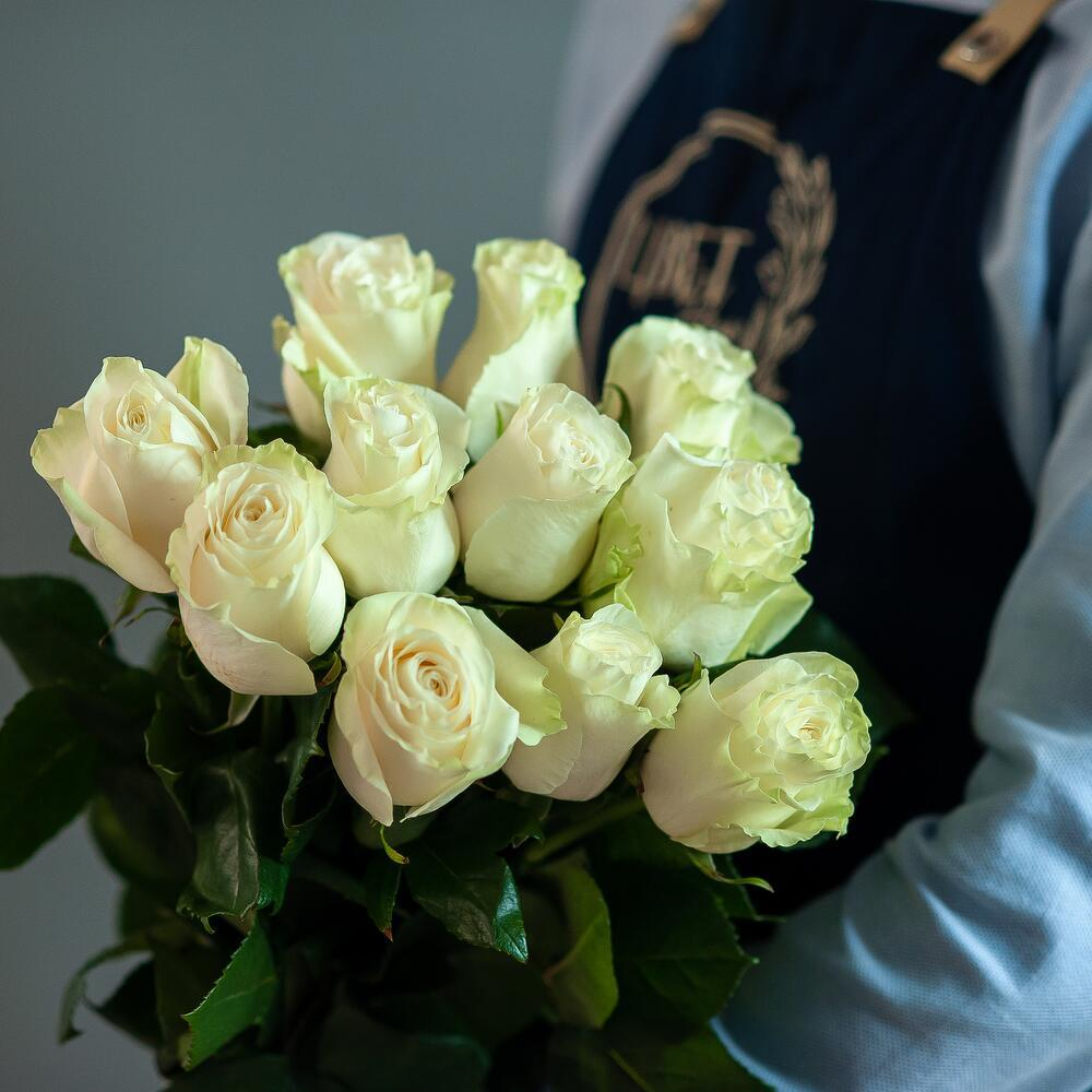 Белые розы Эквадор Premium 60см