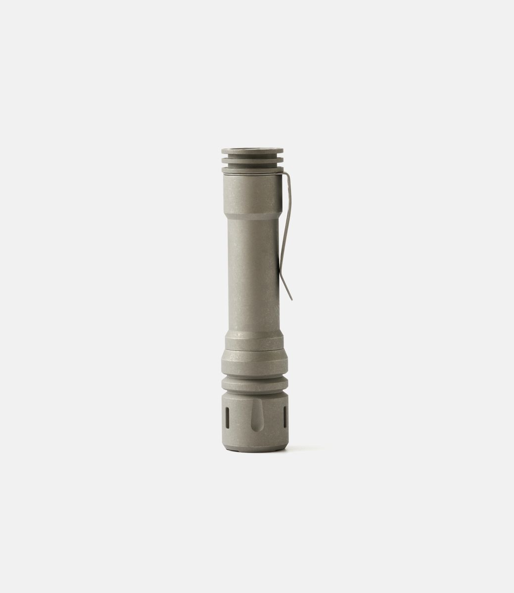 LANapple Ti Stonewashed Smooth — карманный фонарик из титана