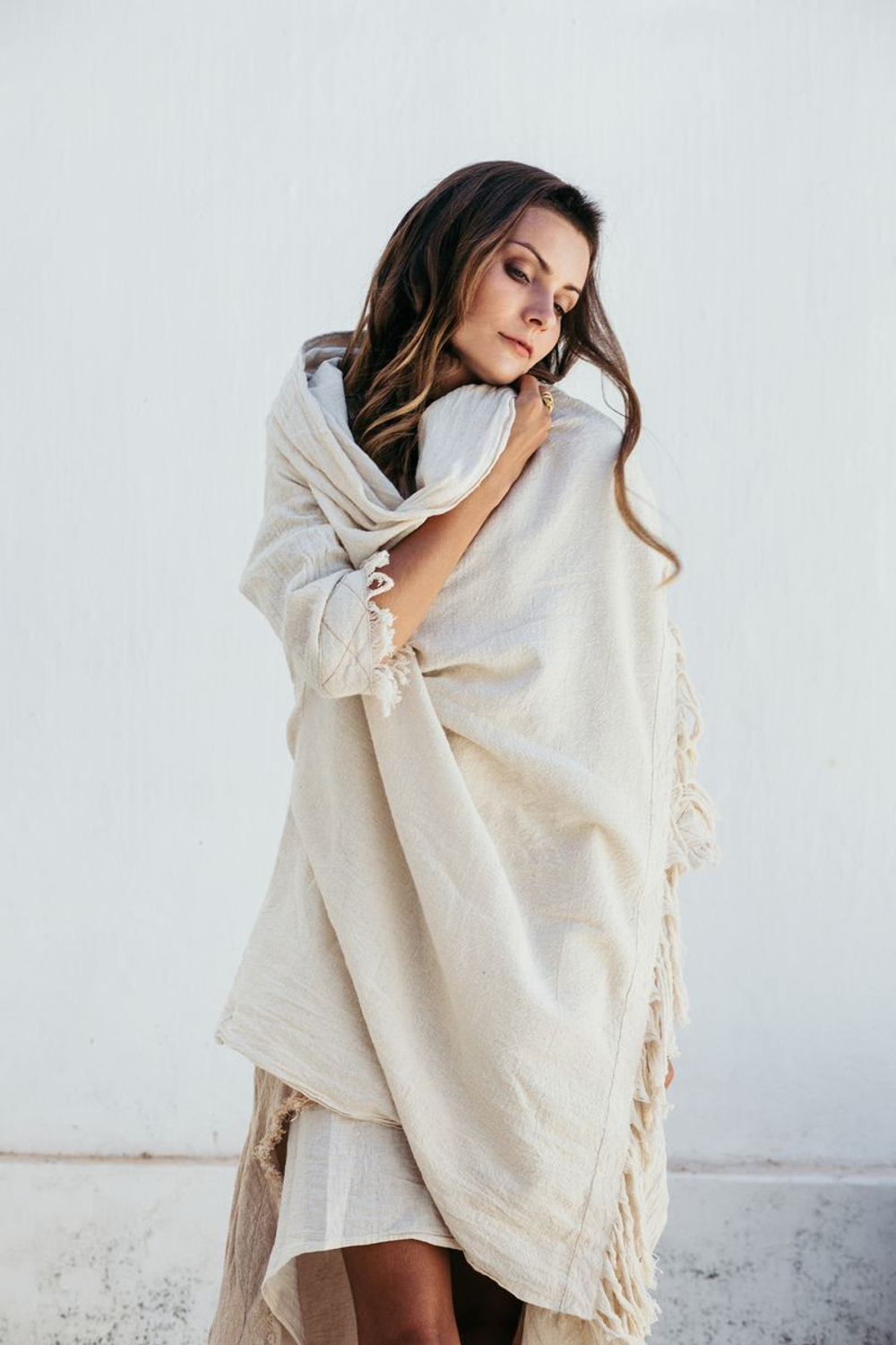 Накидка с бахромой Chintamani короткая (молоко)