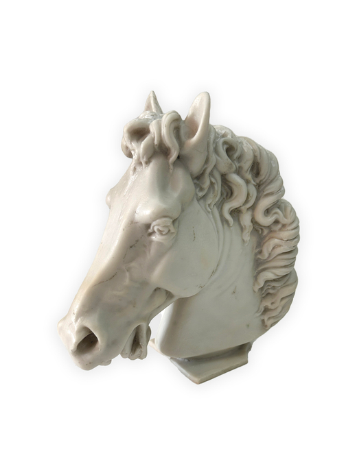 Голова лошади. Мрамор. Интерьерная скульптура. Начало XX века. Россия. Высота – 19,5 см.