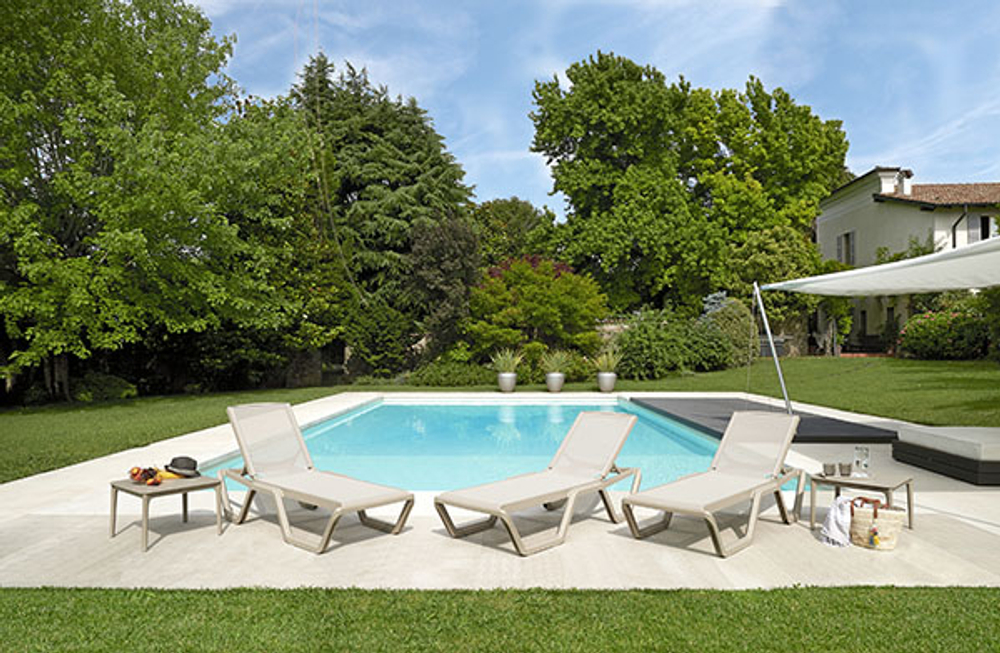 Шезлонг-лежак пластиковый Scab Design Vela, тортора