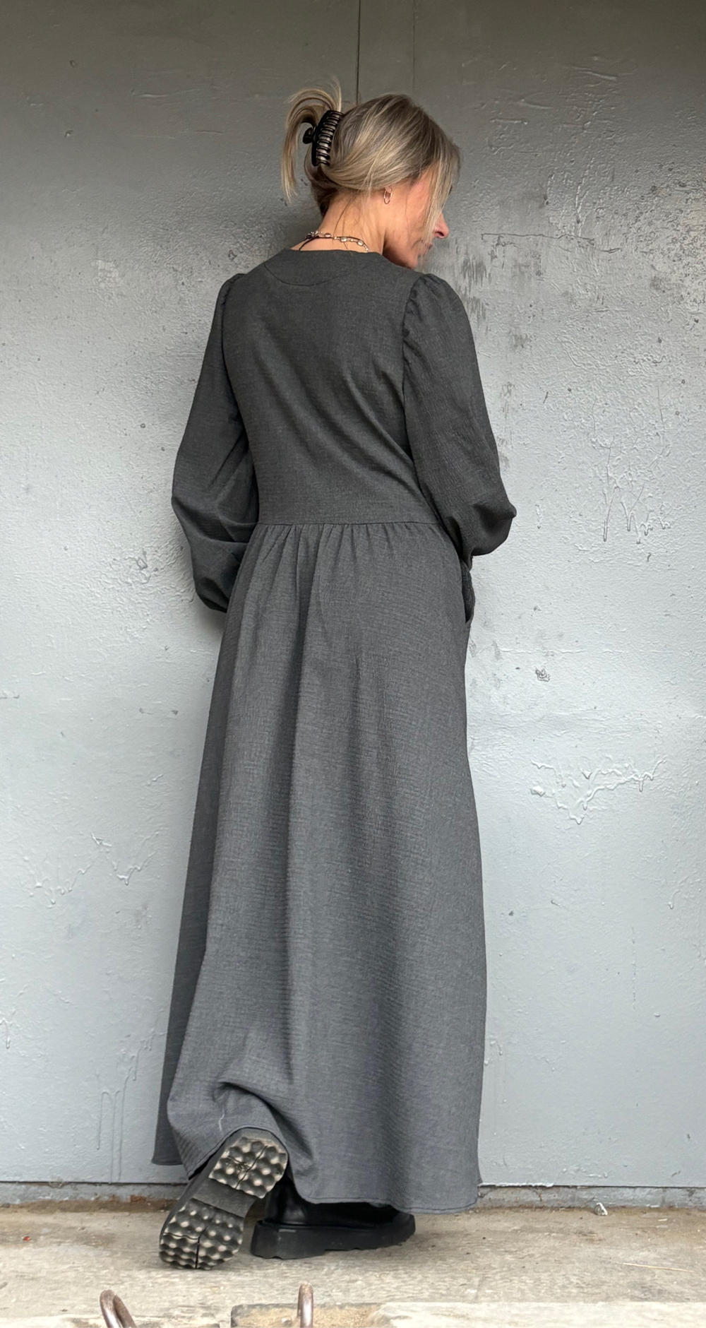 Платье , на запах/ темный графит