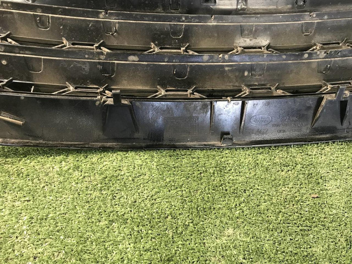 Решетка радиатора Land-Rover Discovery 5 L462 (2016-2021)