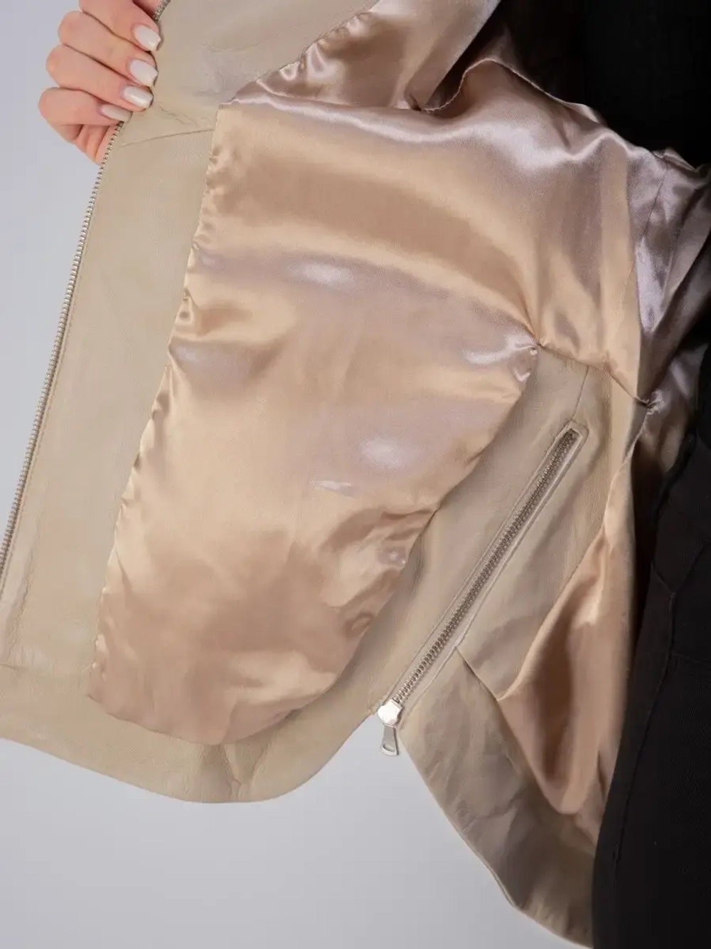 Куртка кожаная натуральная оверсайз с капюшоном