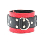 Красно-чёрные кожаные наручники с меховым подкладом (Цвет: красный с черным)