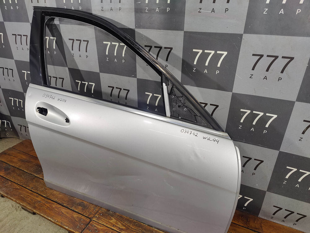 Дверь передняя правая Mercedes C-Class (W204) A2047206000
