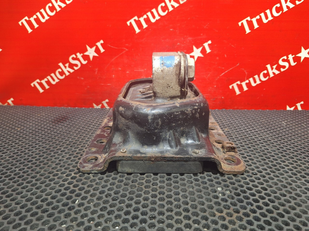 Подушка двигателя задняя