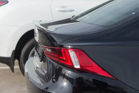 Спойлер крышки багажника Lexus IS