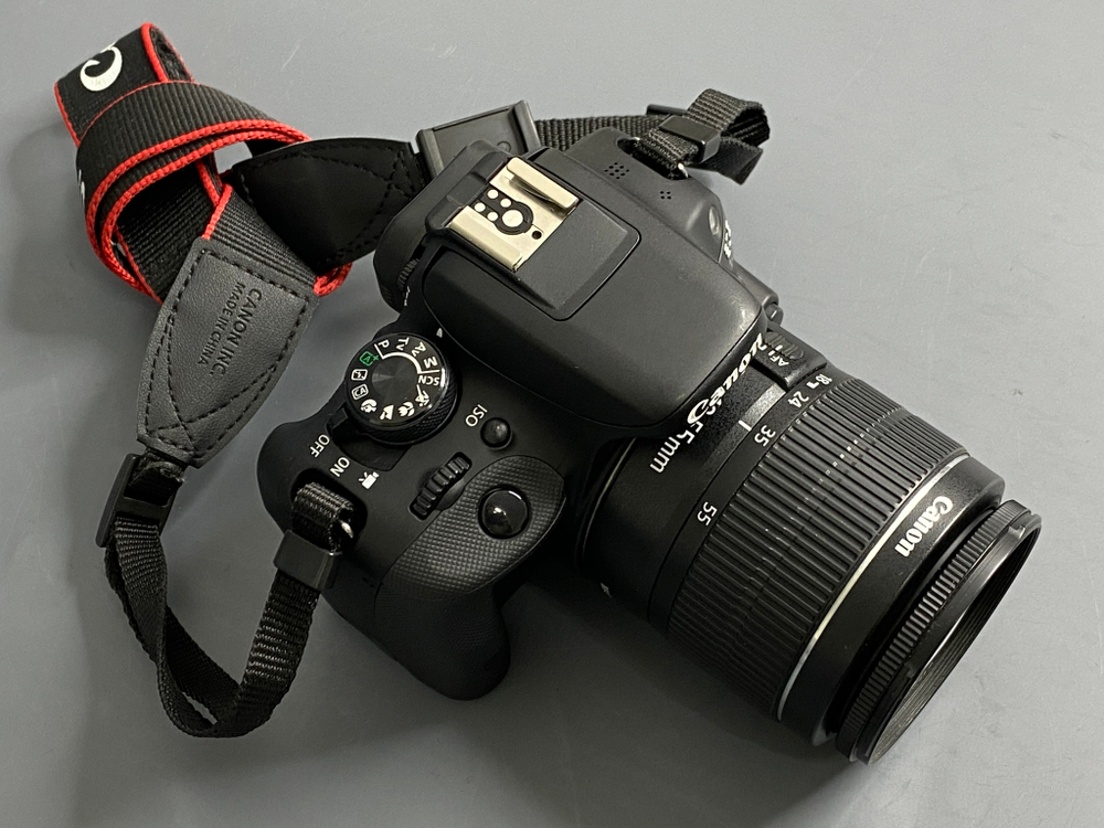 Canon 100D Kit 18-55mm 6600 кадров