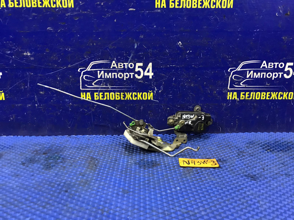 Замок двери передней правой MITSUBISHI CHARIOT 1994