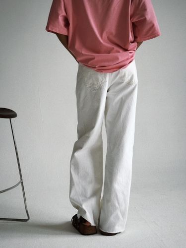 Широкие светло-серые джинсы с защипами