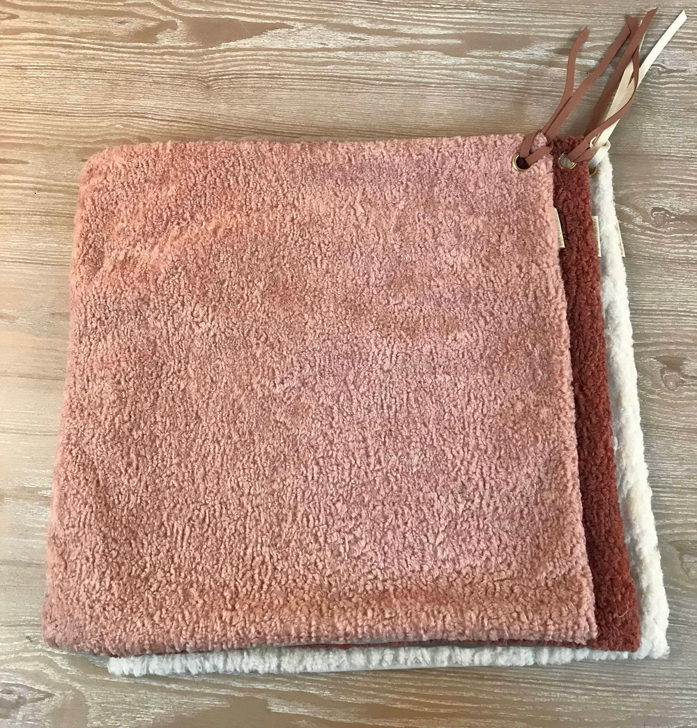 Наволочка 45х45 Sofi De MarkO Лама пепельно-розовая