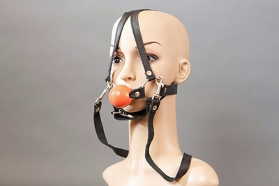 Сбруя на голову с кляпом на ремнях (Цвет: черный, красный)