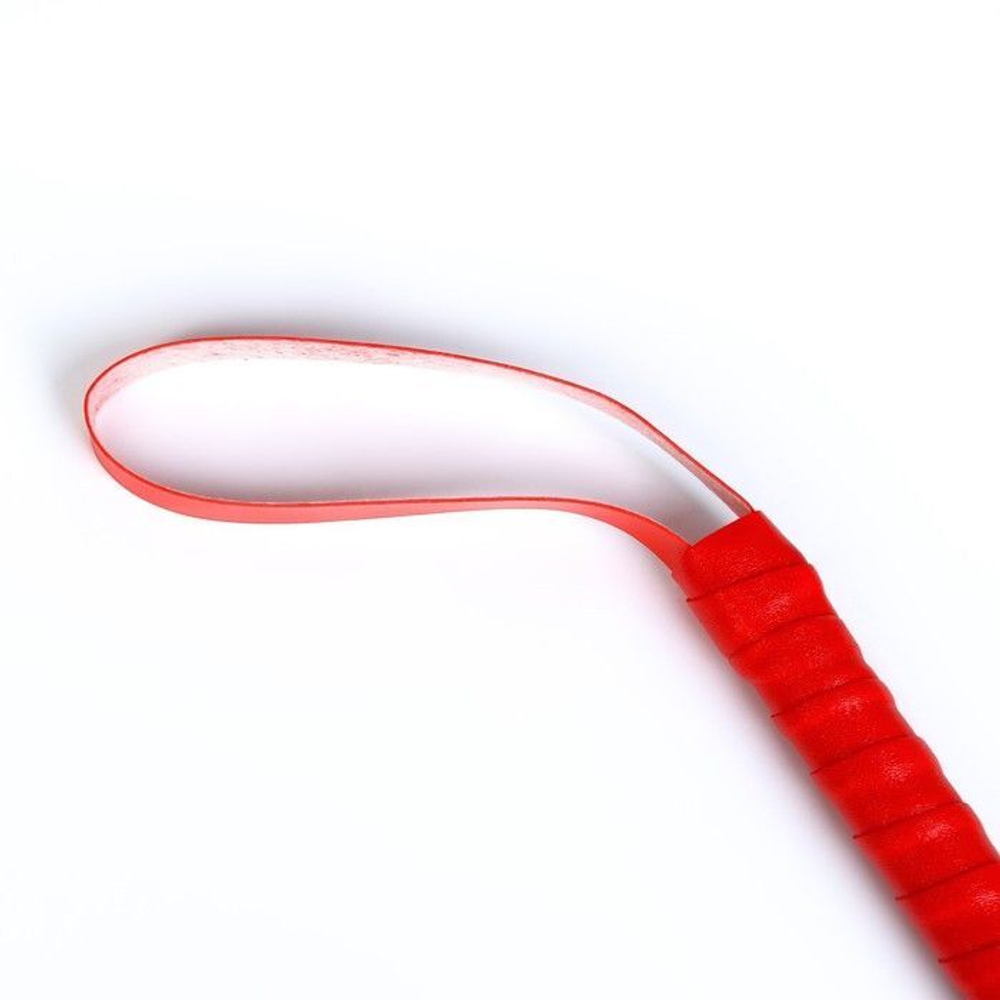 Красная многохвостая плеть с петлей на рукояти - 55 см. (Цвет: красный)