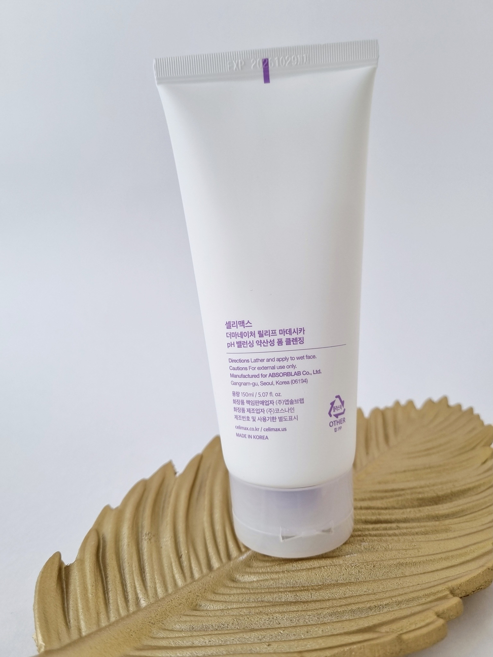 Слабокислотная очищающая пенка Celimax Derma Nature Relief Madecica pH Balancing Foam Cleansing