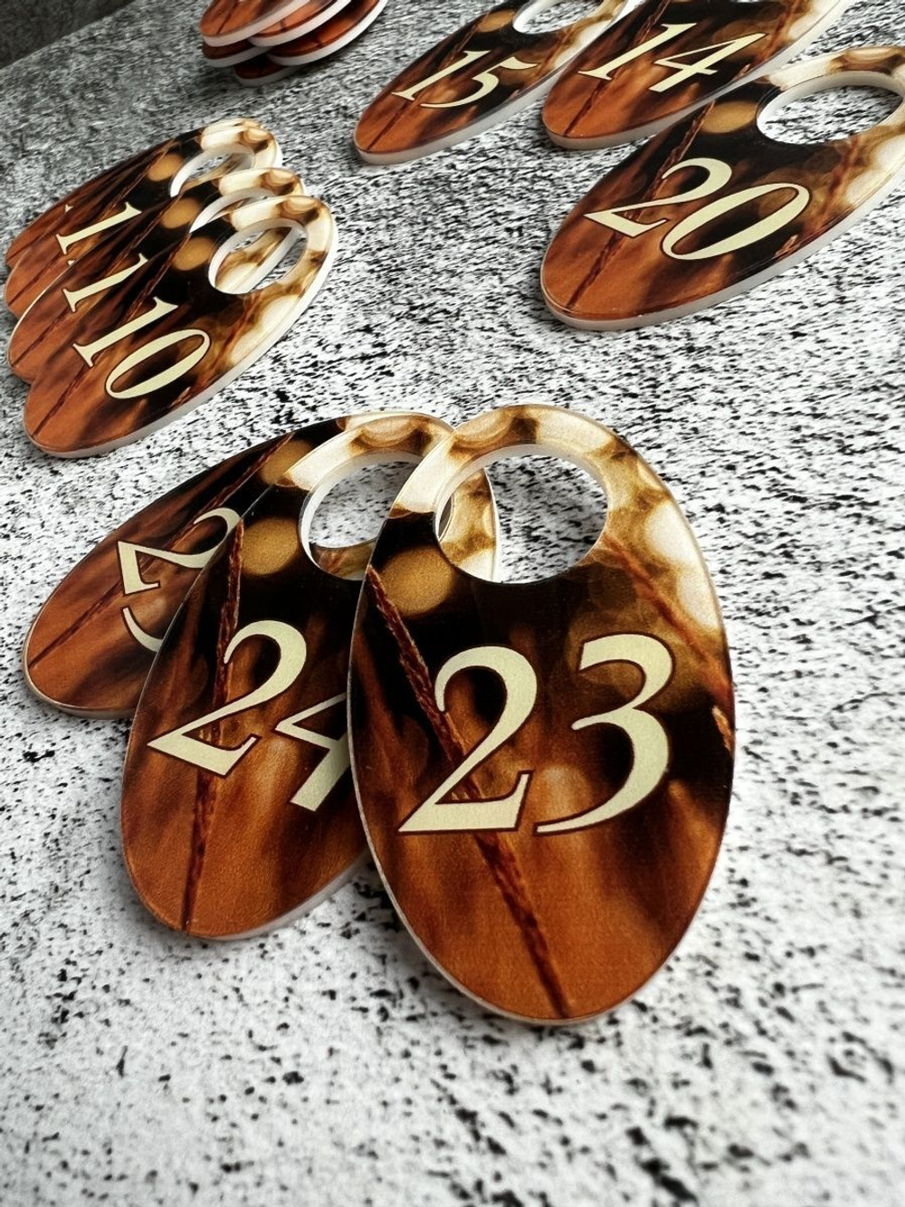 Номерки для гардероба акрил 4х7 см