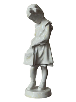 Фарфоровая статуэтка "Школьница с портфелем" ЛФЗ
