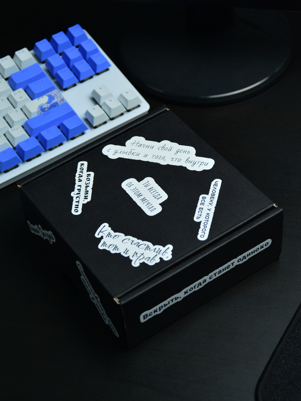 Подарок Смайлик на подставке Unevix Гантань Шары антистресс Баодинг