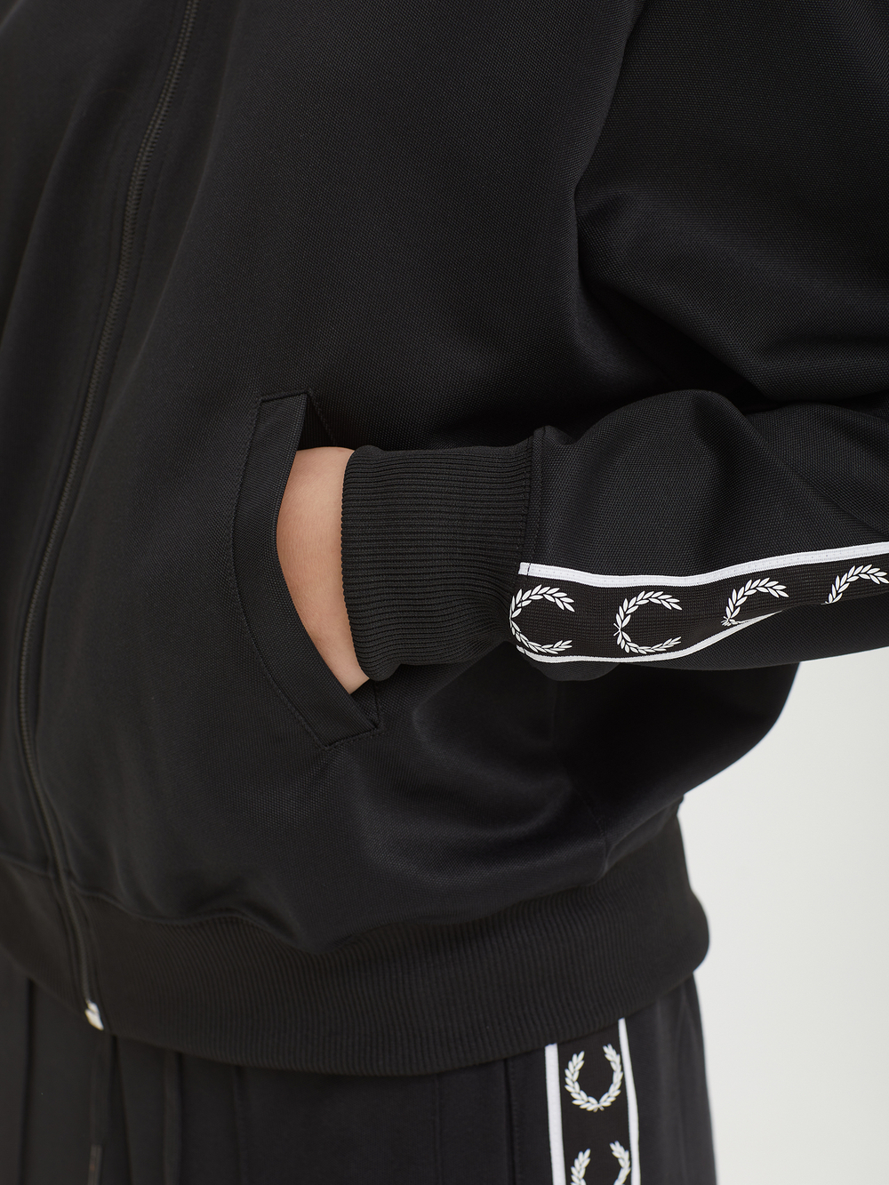 Женская Олимпийка Taped Track