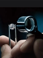 Серьги с муассанитами