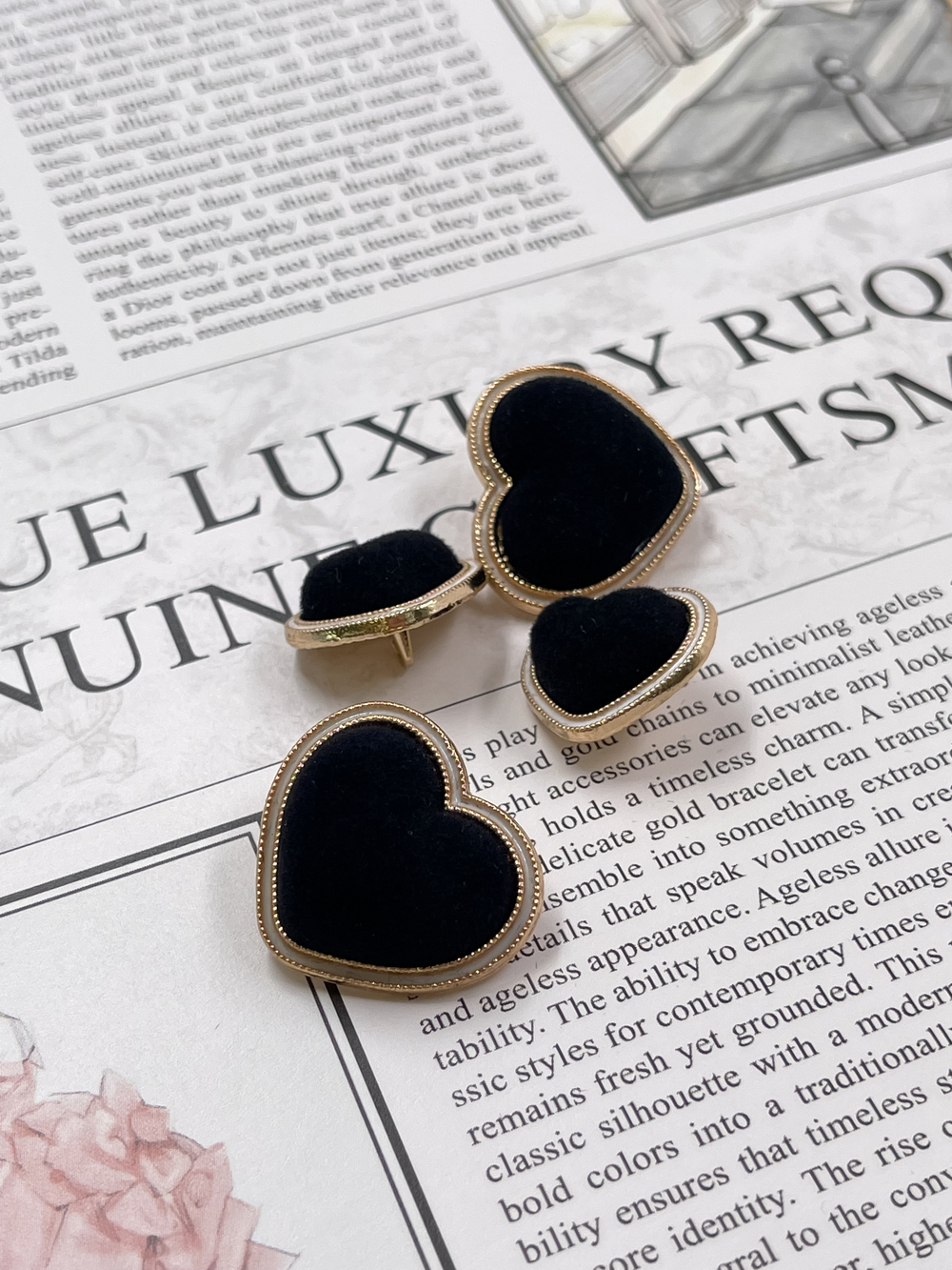 Пуговицы Сердечки бархатные черные