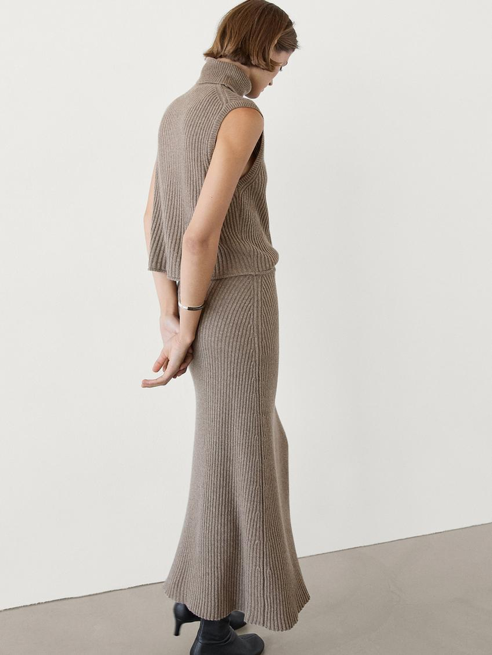 Massimo Dutti Топ в рубчик с высоким воротником, кротово-коричневый