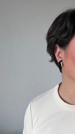 Серьги треугольные с чёрной эмалью Monet