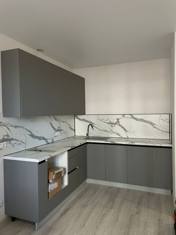 Кухня наша работа модульная кухня Аттика пластик с профилем GOLA и еврозапилом