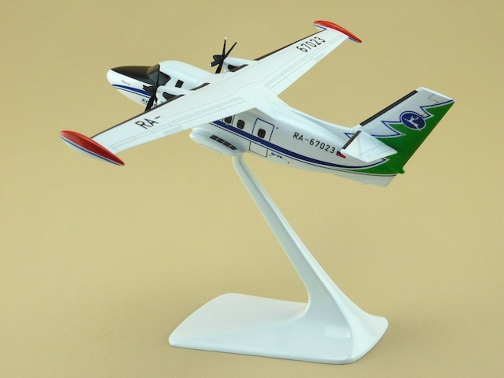 Модель самолета L-410 (М1:72, Комиавиатранс)