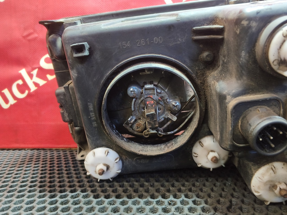 Фара передняя левая