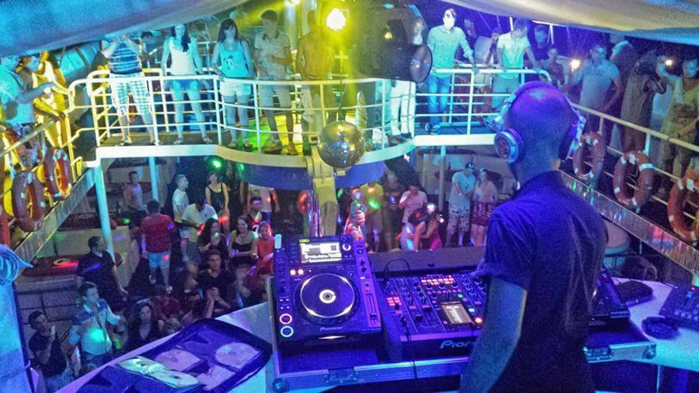 Ночная дискотека на яхте STARCRAFT в Алании