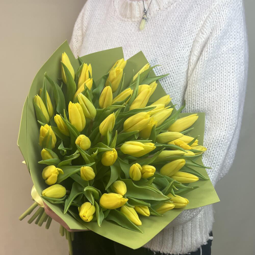Букет из 49 желтого тюльпана в упаковке