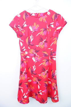 Платье яркой расцветки,визуально на 40/42 размер