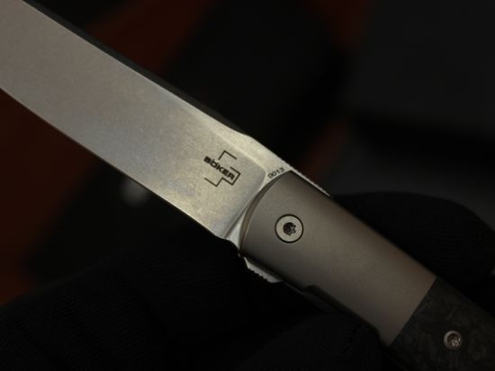 Складной нож Boker 01BO613 Urban Trapper Premium CF c клинком из стали Böhler M390 Microclean®, рукоять титан / карбон