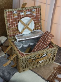 HOLYDAY BASKET Набор для пикника с термосумкой и пледом на 4 персоны