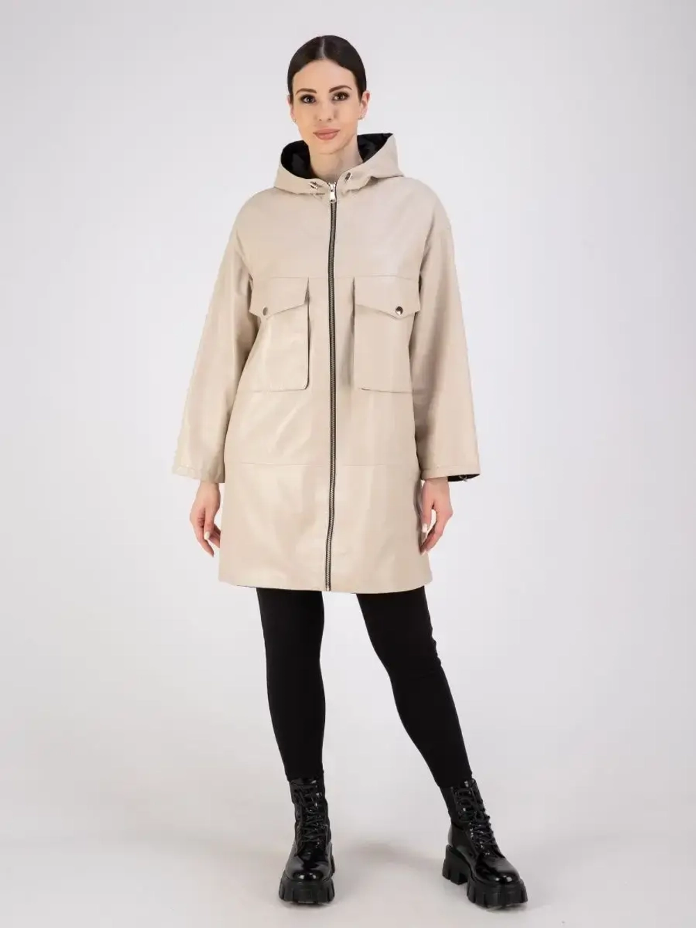 Пальто из натуральной кожи с капюшоном