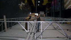 Сцепка хомутами модулей батутного парка "ЗВЕЗДА"