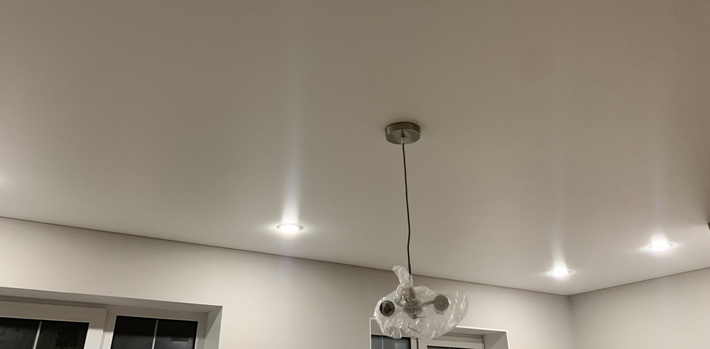 Монтаж сатиновых натяжных потолков по всей России: бесплатный замер и расчёт, договор, рассрочка