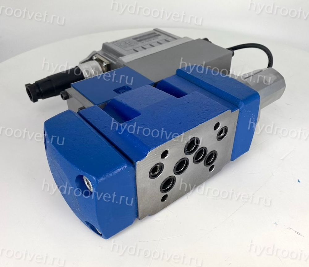 4WRLE10E100LJ-4X/MXY/24A1 - Пропорциональный сервораспределитель с обратной связью по положению золотника и со встроенным усилителем (OBE), Ду10, A1 = ±10 В, номинальный расход 100 л/мин, схема E, каналы управления XY = X и Y внешние