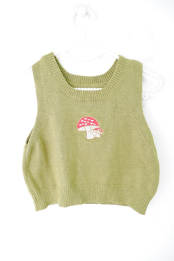 Безрукавка вязаная на 6-7 лет