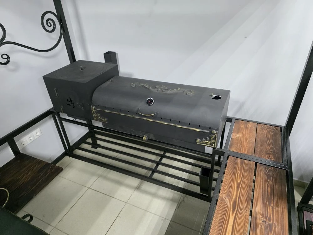 Мангальная зона 5 мм с крышей: мангал + печь под казан с трубой, столик и табуретка Если вам нужна мангальная зона купить в Казани и вы ищете мангальную зону с крышей, обратите внимание на этот вариант: мангал 5 мм, мангал с крышкой гриль, мангал гриль с термометром, мангал с термодатчиком, мангал с шибером, регулировка тяги, мангал для шашлыка, мангал для дачи, мангал для дома, мангал для беседки, мангал под решетку, жаровня 89x40, глубина 15 см, печь под казан 5 мм, печь под казан с трубой, печь под казан с заслонкой, казан 3 литра, казан 4 литра, казан 6 литров, казан 8 литров, казан 10 литров, казан 12 литров, кольца под казан, колосник, зольник, пламегаситель, столик для мангальной зоны, мангальная зона со столом, мангальная зона с табуреткой, уличная кухня, барбекю зона, мангальный комплекс, зона барбекю, мангальная зона в наличии Казань, доставка мангальной зоны Казань, установка мангальной зоны